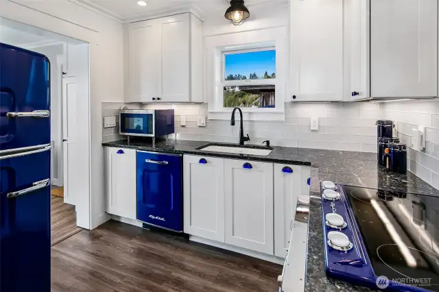 A playful nod to the sea, the cottage kitchen pairs retro-inspired appliances with crisp cabinetry and granite counters—ready for feasts of clams and oysters gathered just steps from your door.