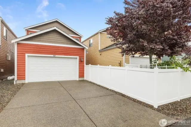 Double car garage & extra parking