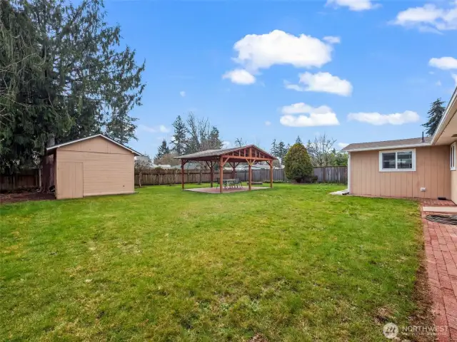 other corner view of back yard