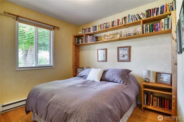 Bedroom with plenty of room