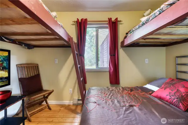 Additional bedroom/flex space in outbuilding