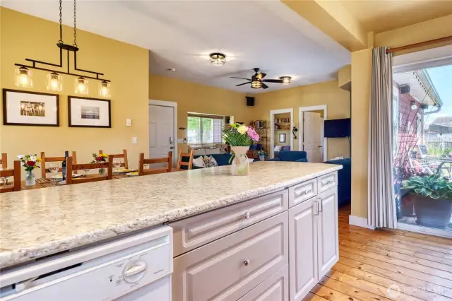 Pantry/kitchen storage for larger kitchenware