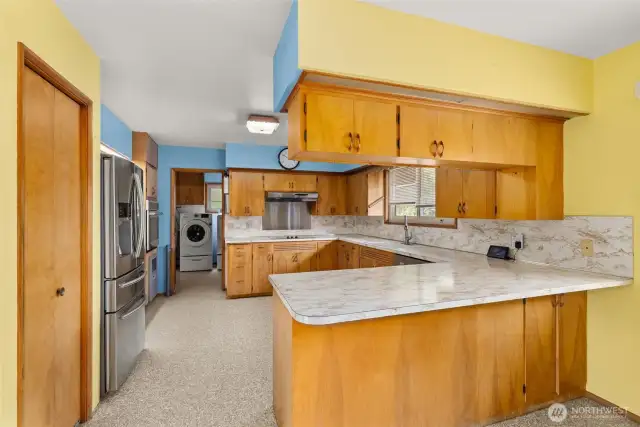 Kitchen with eating bar