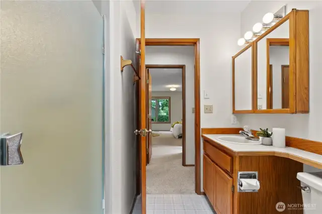Guest bath with continental entry directly from both hallway and guest bedroom