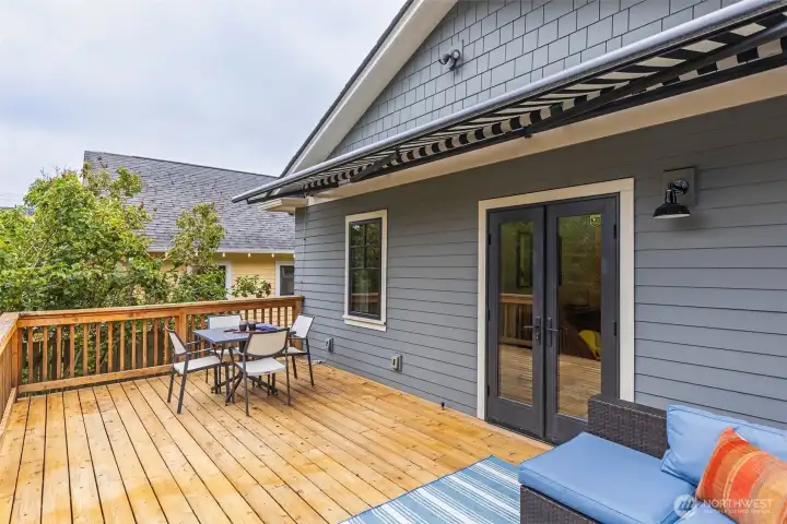 Large back deck.