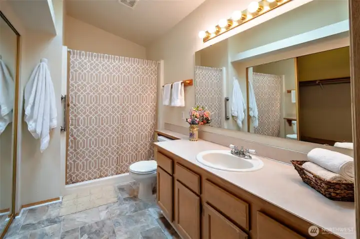 En-suite bathroom