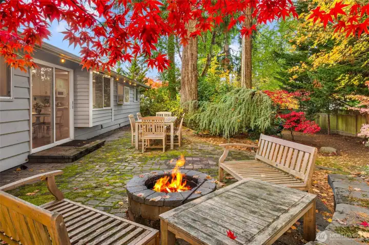 Beautiful outdoor space makes for great entertaining!