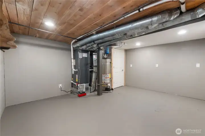 Sellers used the basement entry room as a work shop.