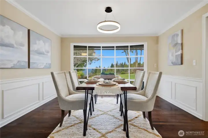 Dining with views to the back.