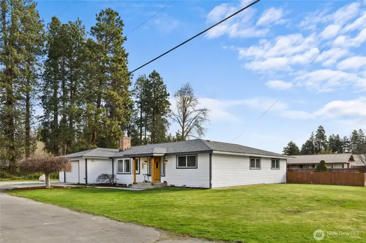 This overside lot leave a nice front and side yard for plenty of outdoor fun or even a shop if desired.