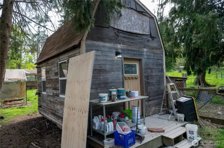 Shed outbuilding