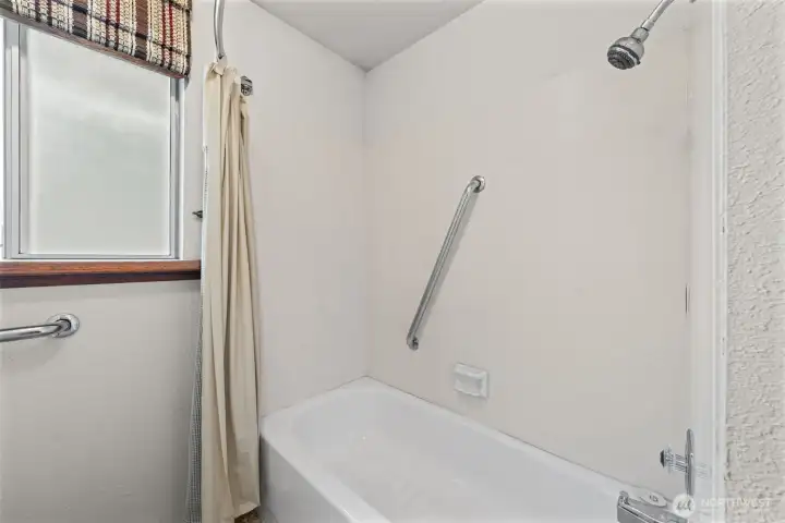 Upstairs full bathroom