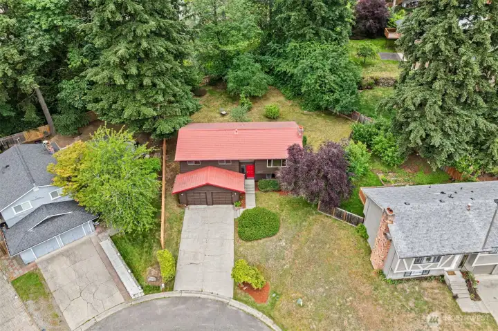Nice set back cul-de-sac location