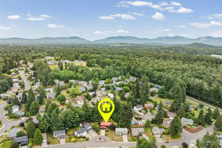 Nicely located close to the Lake Young’s Water Reservoir and perimeter trail