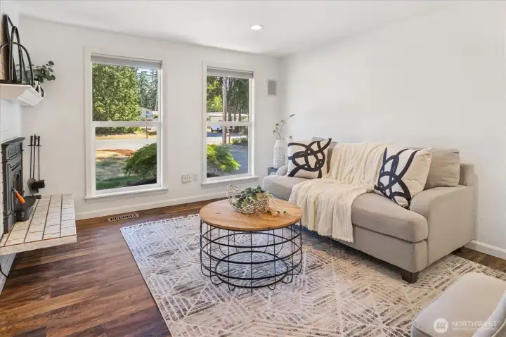 New interior paint, tons of natural light!