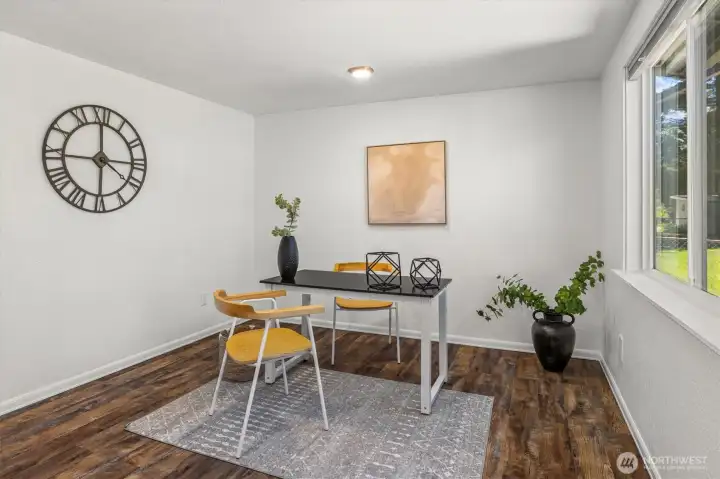 Awesome bonus room, family room, or office!
