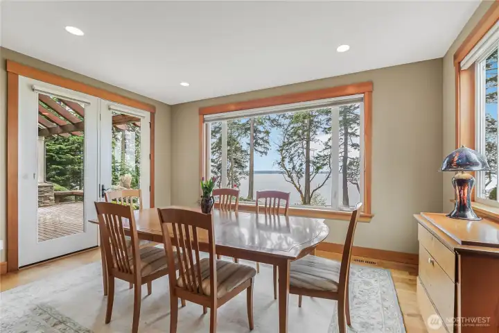 The spacious dining room is complete with gorgeous views allowing you to dine in style. The spacious dining room is complete with gorgeous views allowing you to dine in style.