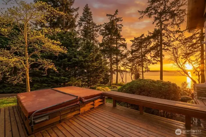 Enjoy the gorgeous sunsets from your hot tub. Enjoy the gorgeous sunsets from your hot tub.