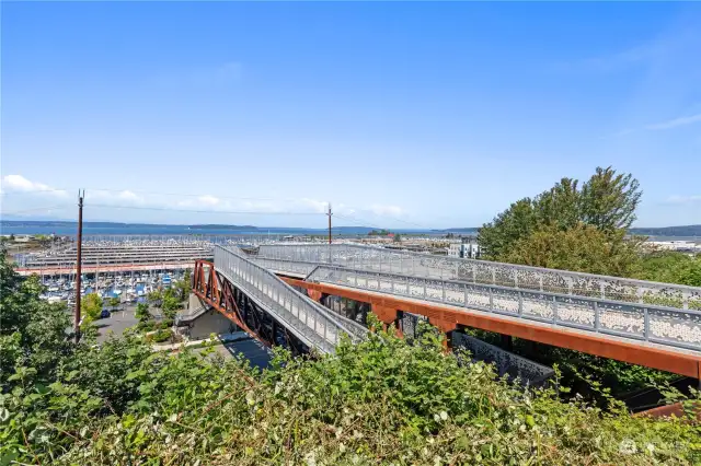 The gorgeous Grand Avenue bridge connects the historic district to Everett's developing waterfront.  On the waterfront find more great restaurants, summer concerts, kayak & boat rentals, splash fountain, new playground, boat ramp and so so so much more.