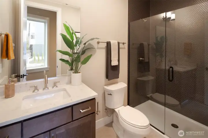 Ground floor en suite bathroom