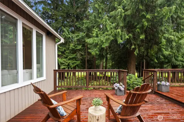 Large SW facing deck overlooking the golf course