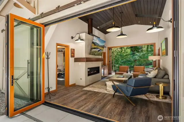 Lounge in detached living space