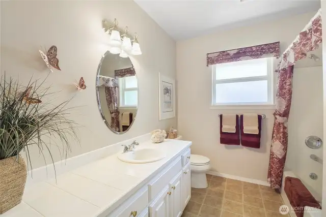 Full bathroom on the main level.