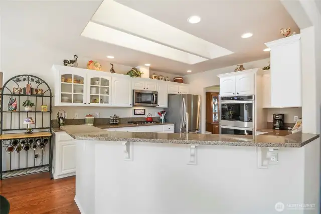 Bight kitchen has been udated. Great eating breakfastbar and skylights