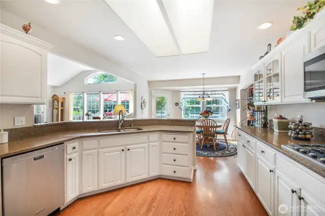 So much storage space with all the cabinest pull-out drawers.