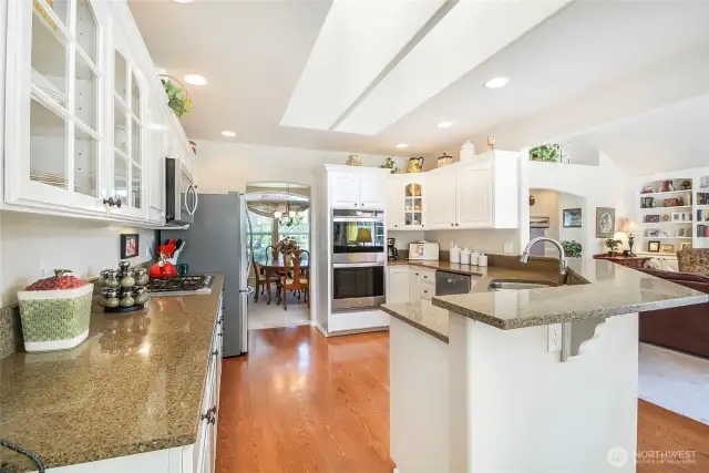 Such a beautiful kitchen with newer appliances