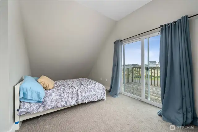 Upstairs bedroom with balcony (2)