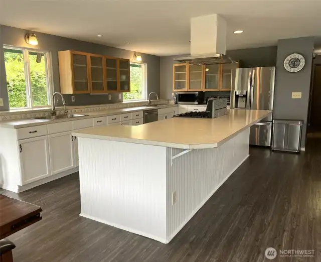 Chefs Kitchen, double sinks and massive island