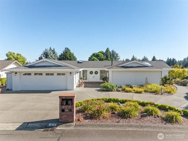 Beautiful 1-level living in the Meridian Valley Country Club! - A well-orchestrated Golfing Community where Lifestyle, Privacy, Recreation, Serenity & 24hr Security come together!