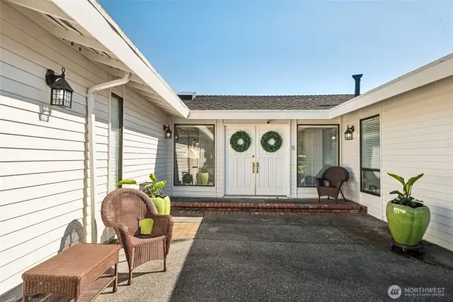 The entry courtyard is a great space for greeting neighbors and walker's by since this is such a fantastic walking neighborhood - thanks to no drive-thru traffic!