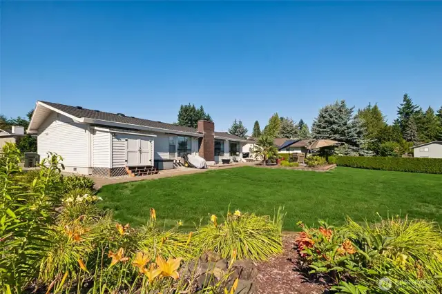 Large level yard! Mature landscaping!
