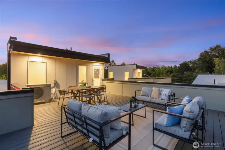 An outdoor oasis above it all—perfect for late-night conversations, al fresco dinners, or soaking in Seattle views.