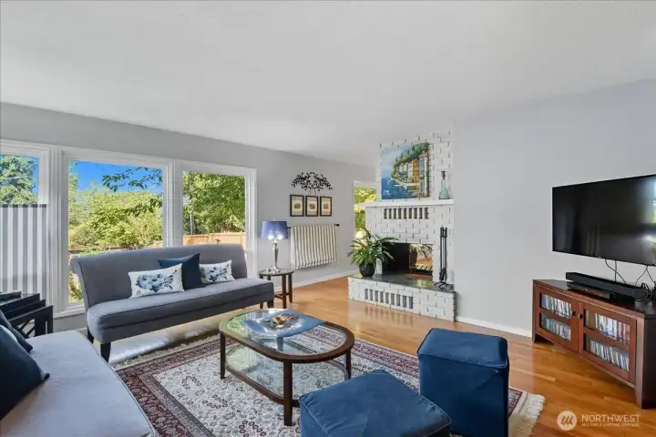 Imagine all the wonderful evenings in this room using that fireplace!