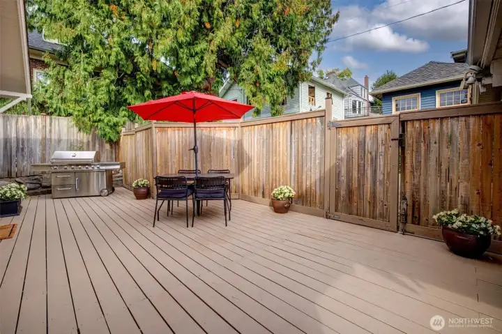 Large deck off kitchen door with gas hook-up for the BBQ