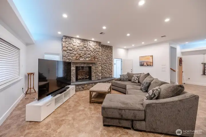 Entry floor living area