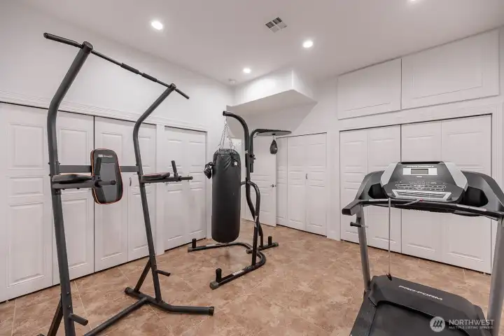 additional bedroom/workout room