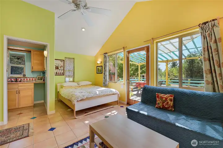 Queen bed and pull out couch - guest house