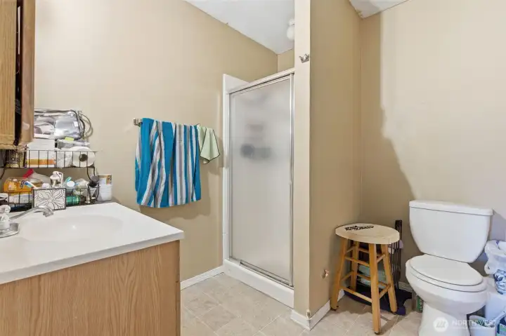 Unit A Bath off primary