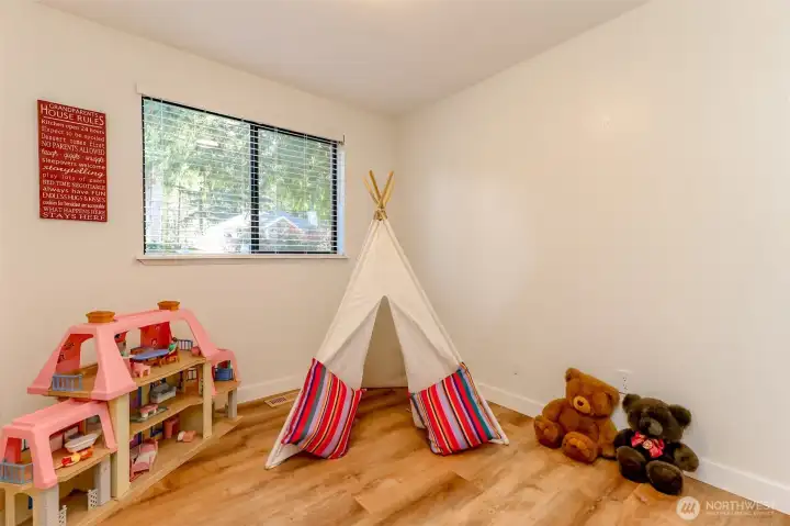 Second extra bedroom.