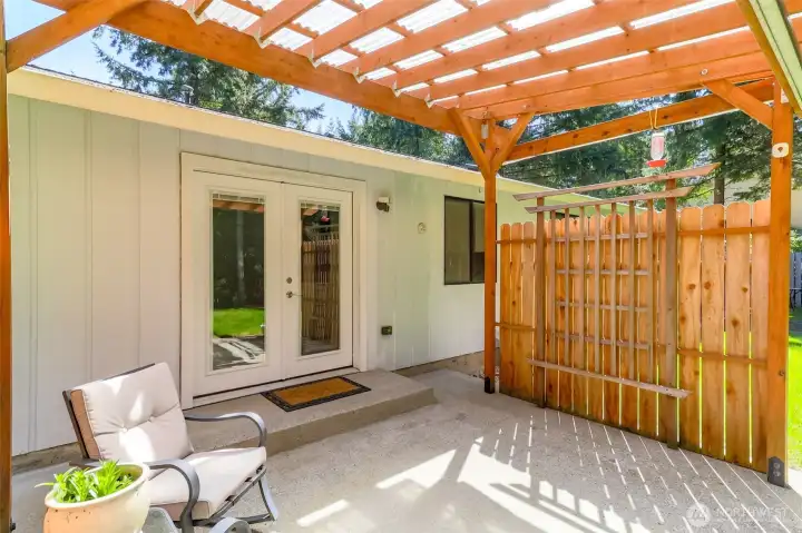 Lovely seating and BBQ area.