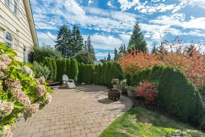 Lovely patio with plenty of privacy