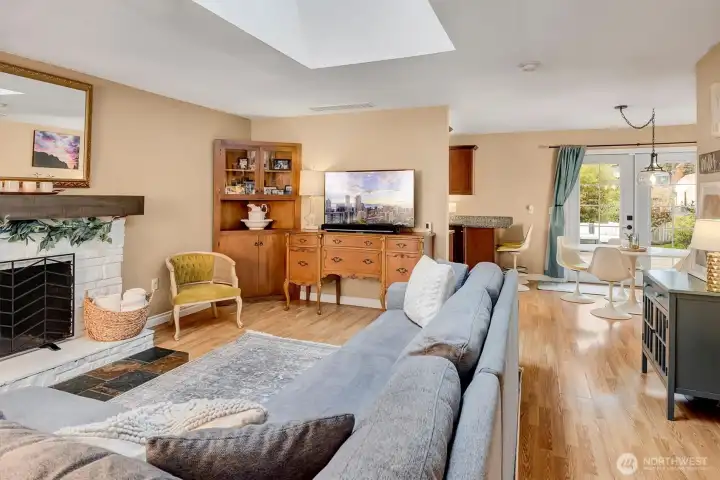 Good flowing floorplan!