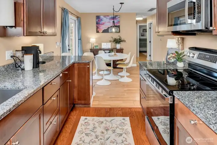Ease of access from kitchen to dining area!