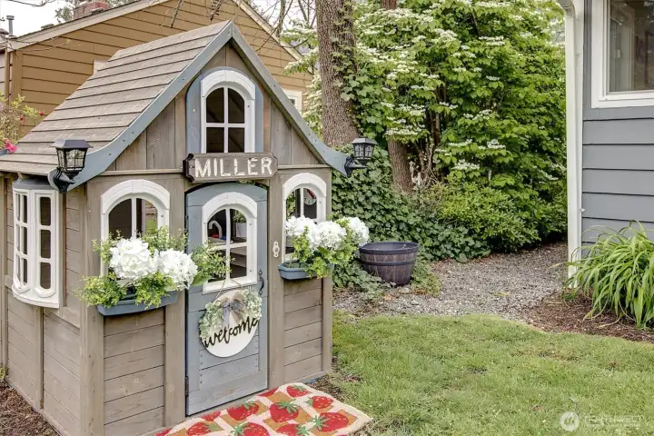 Playhouse negotiable.