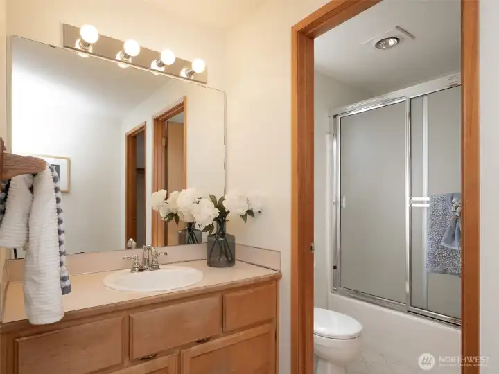 attached en-suite with Separate shower/WC area.