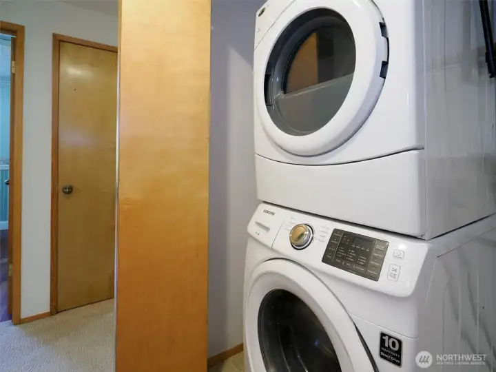 Newer stackinbg washer/dryer convey with the sale.